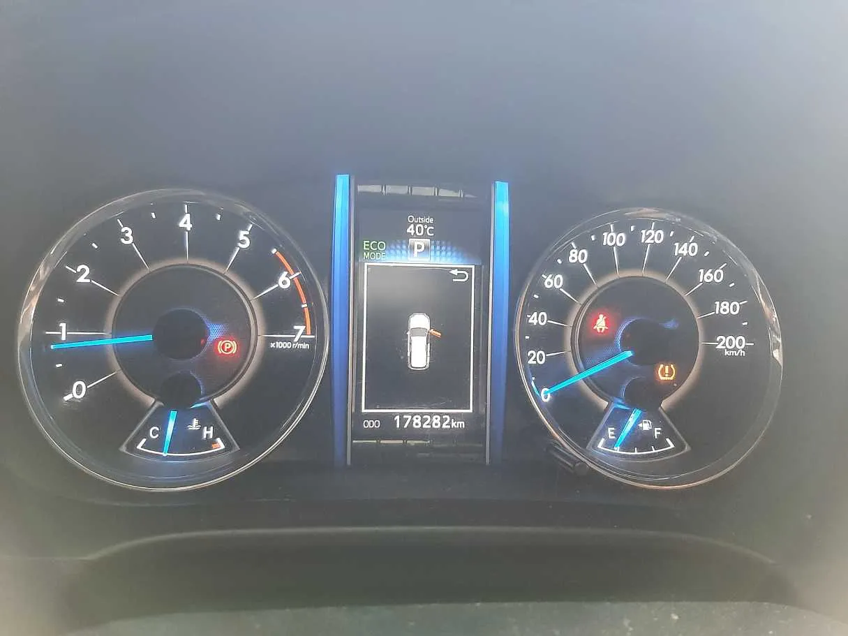Car image 8