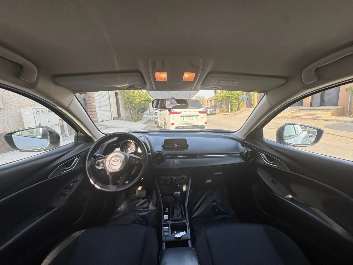 Car image 14