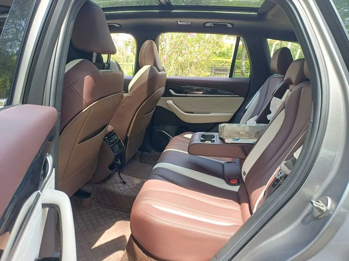 Car image 13