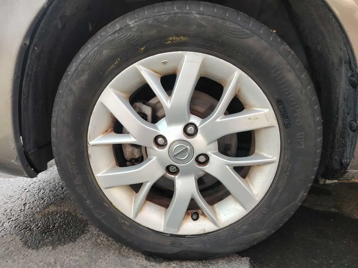 Car image 10