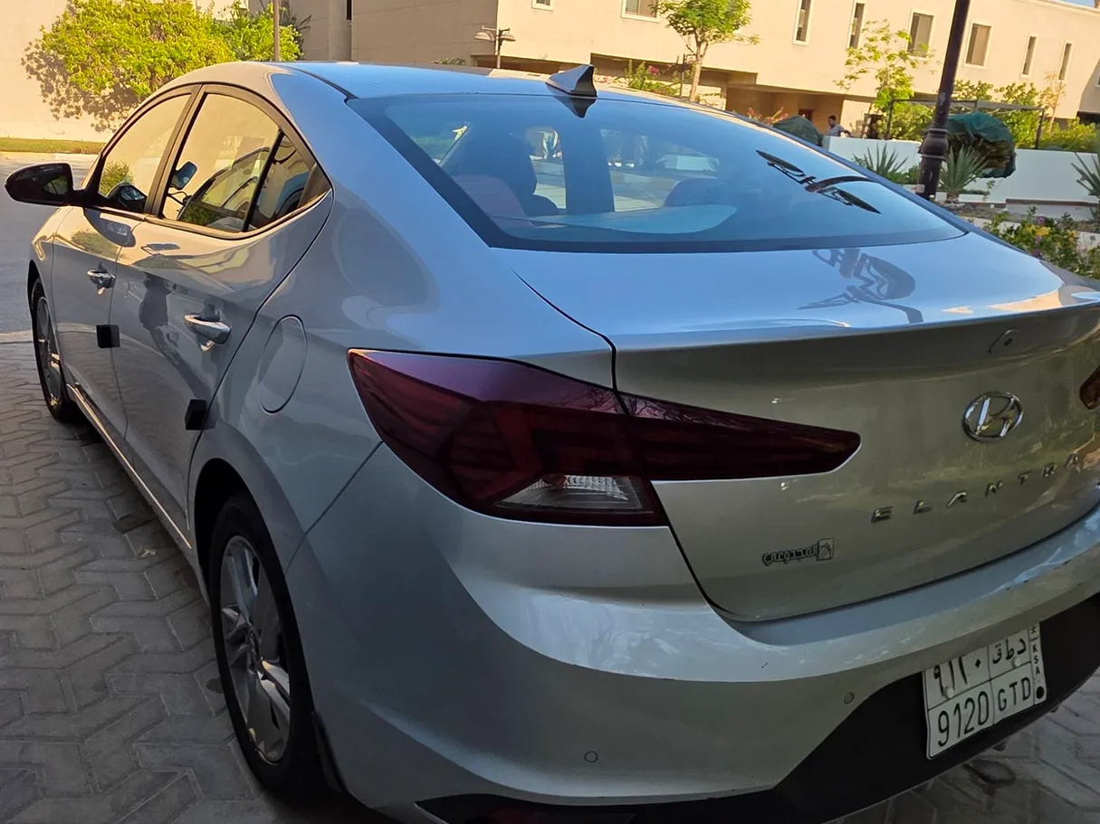 Car image 4