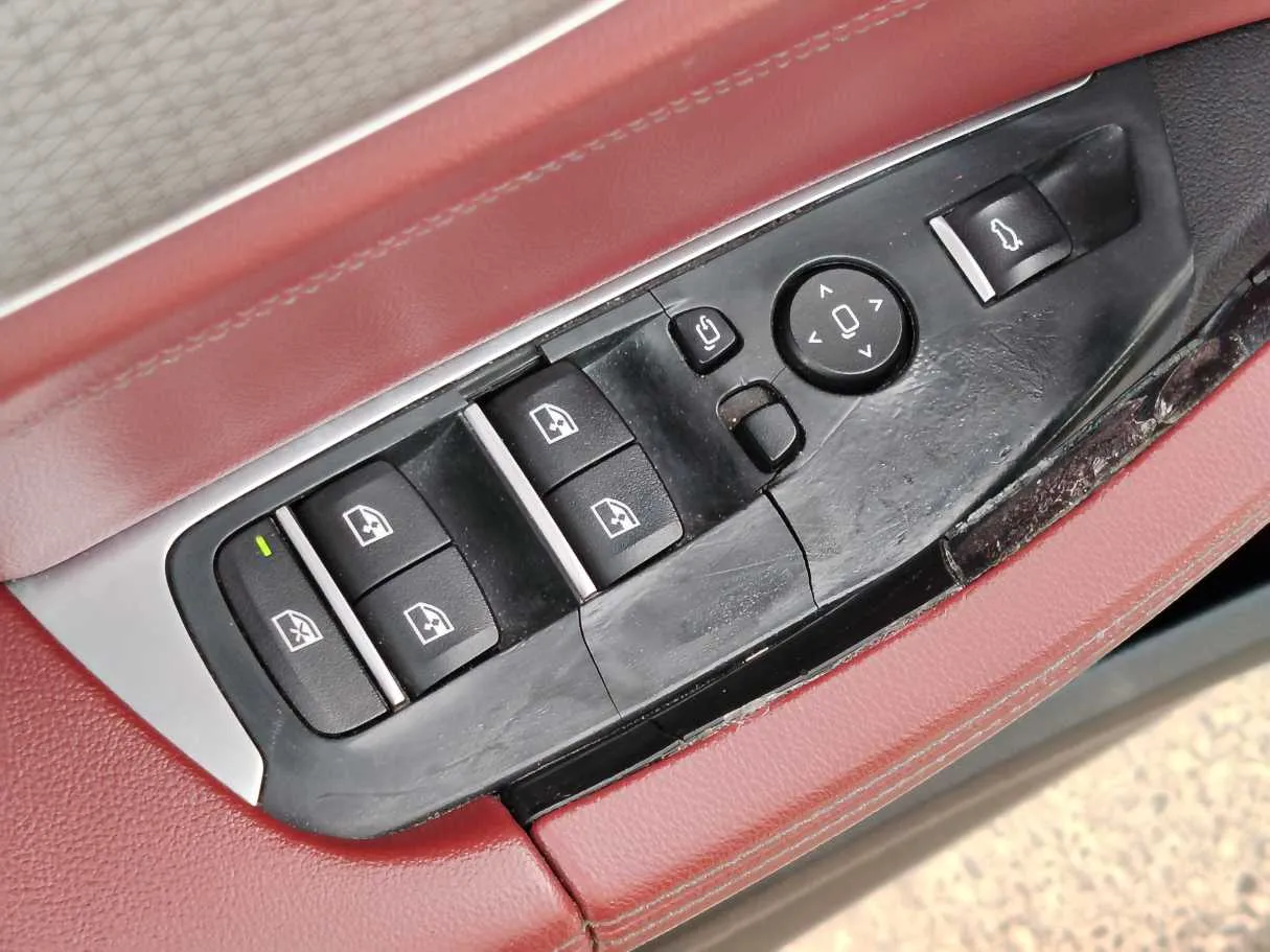 Car image 33