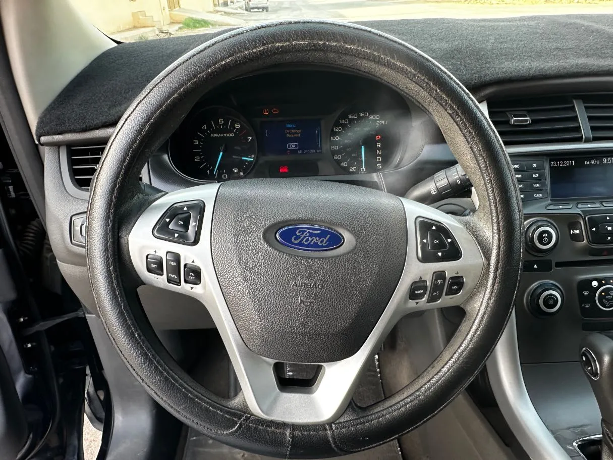 Car image 19