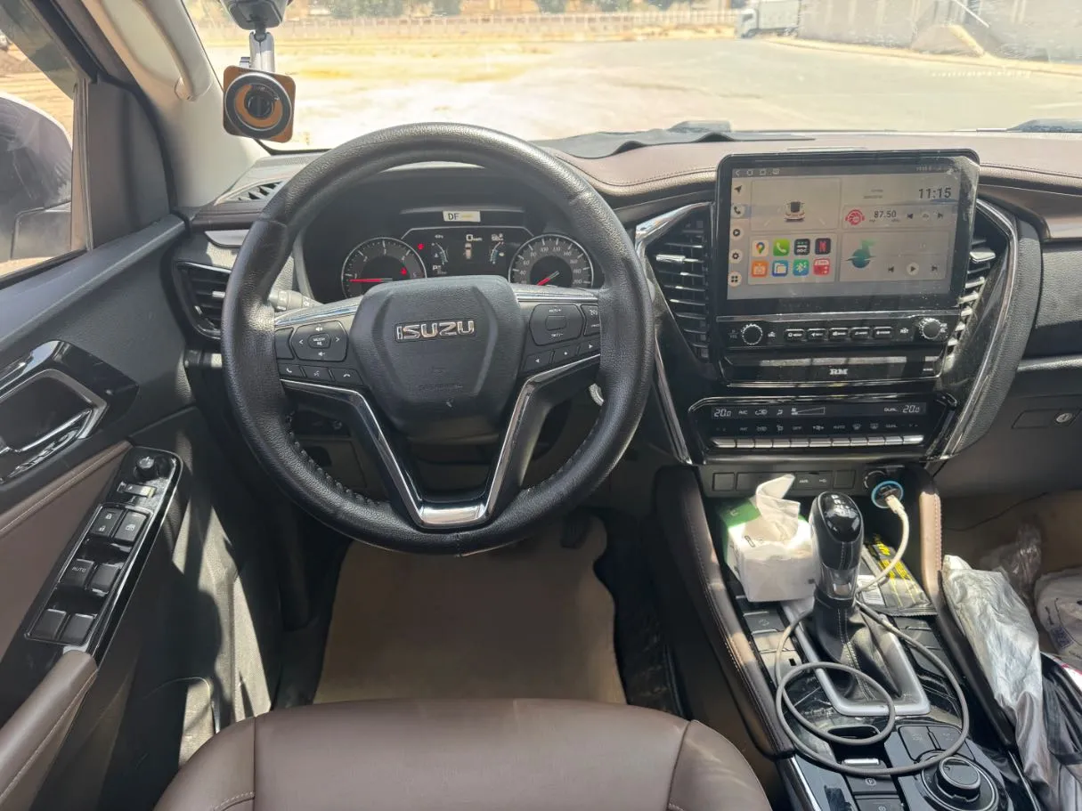 Car image 17