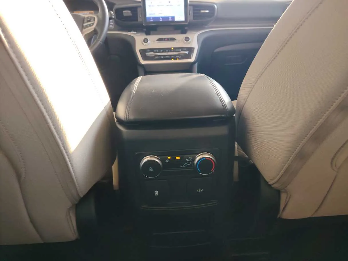 Car image 27