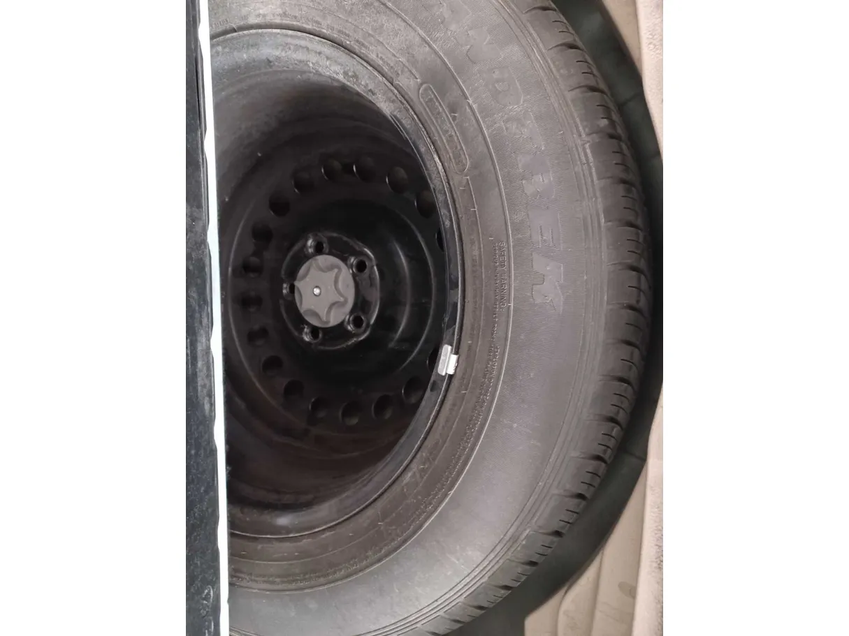 Car image 23