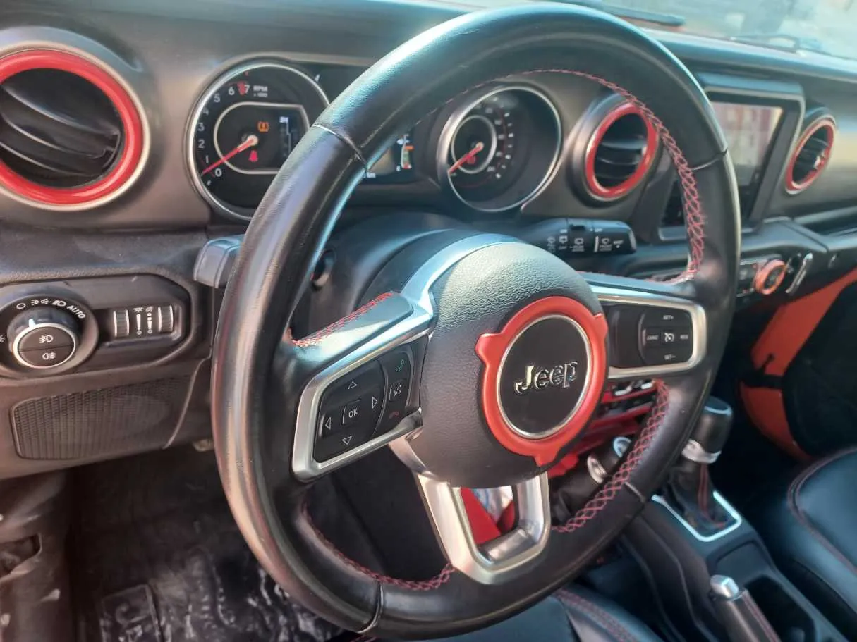 Car image 19
