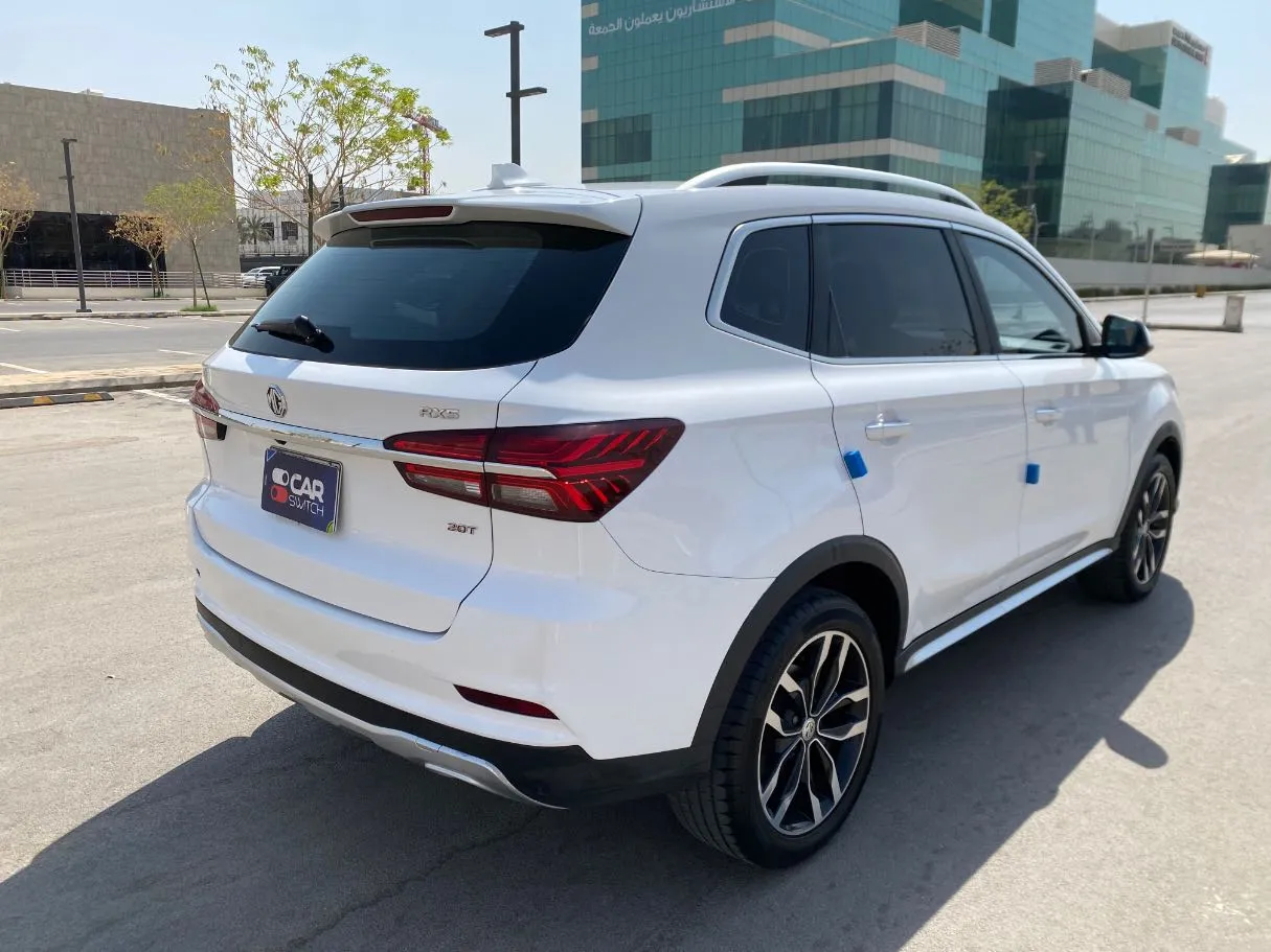 Car image 5