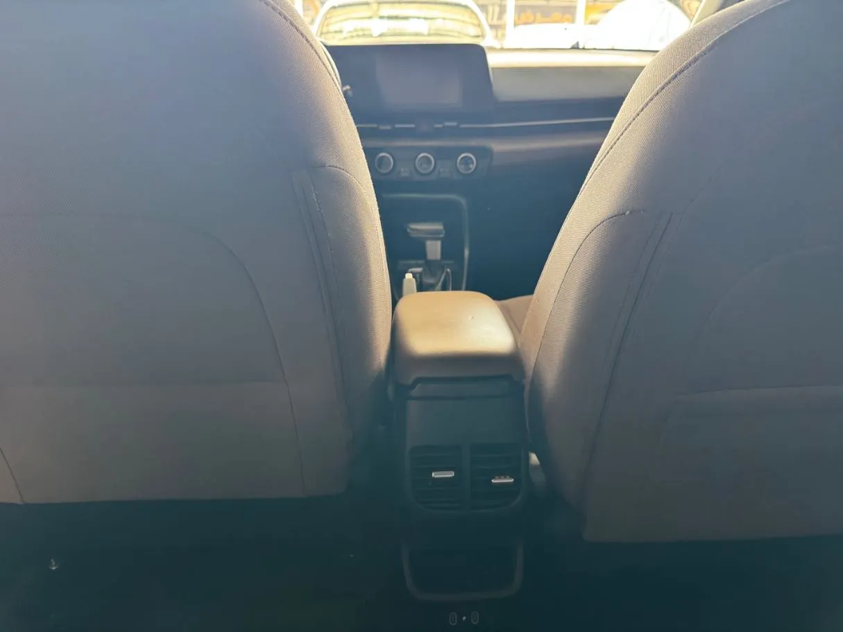 Car image 18