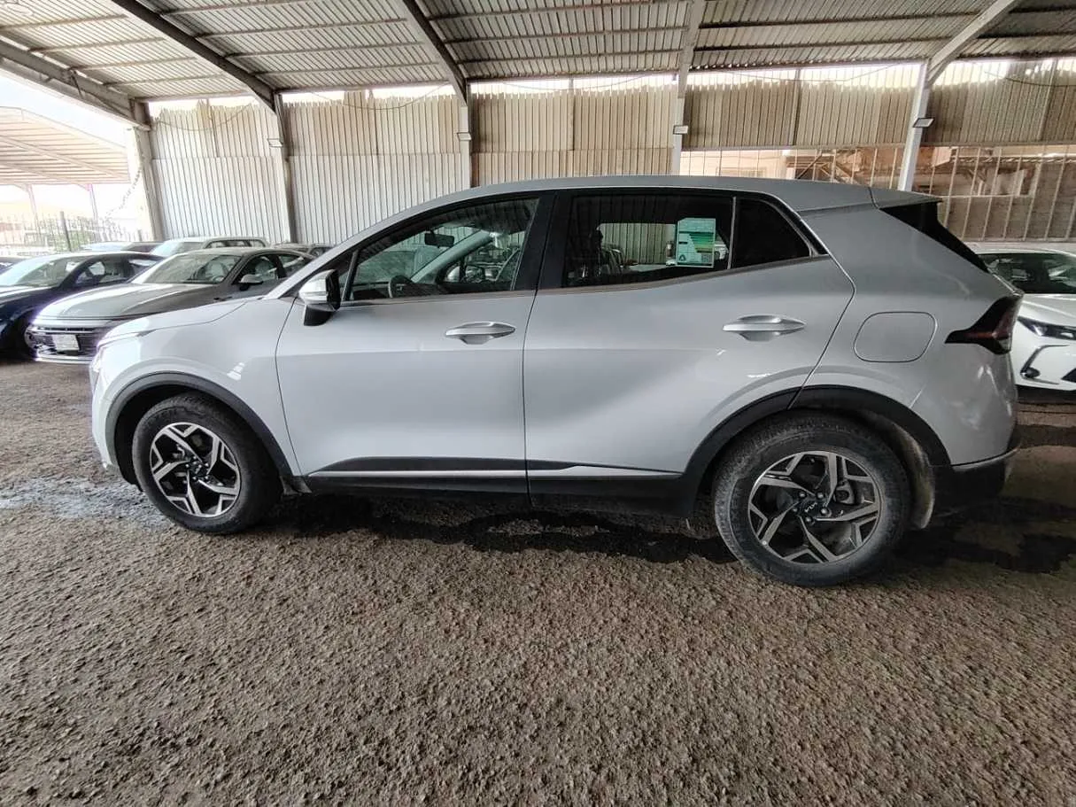 Car image 8