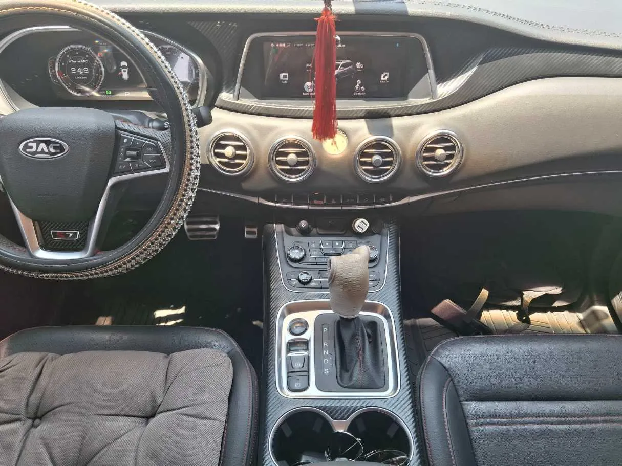 Car image 16