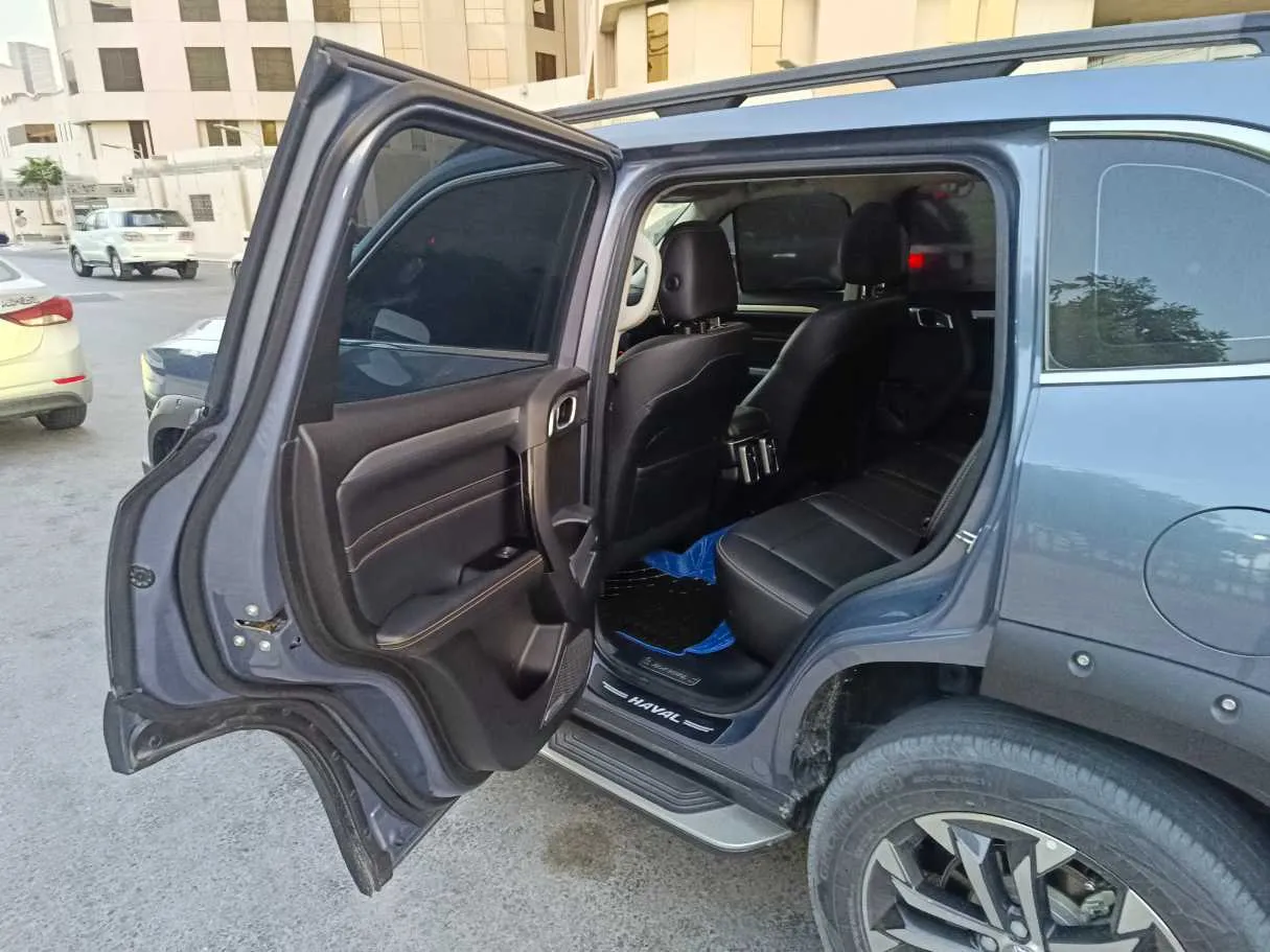 Car image 15