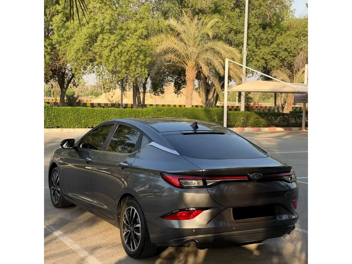 Car image 7