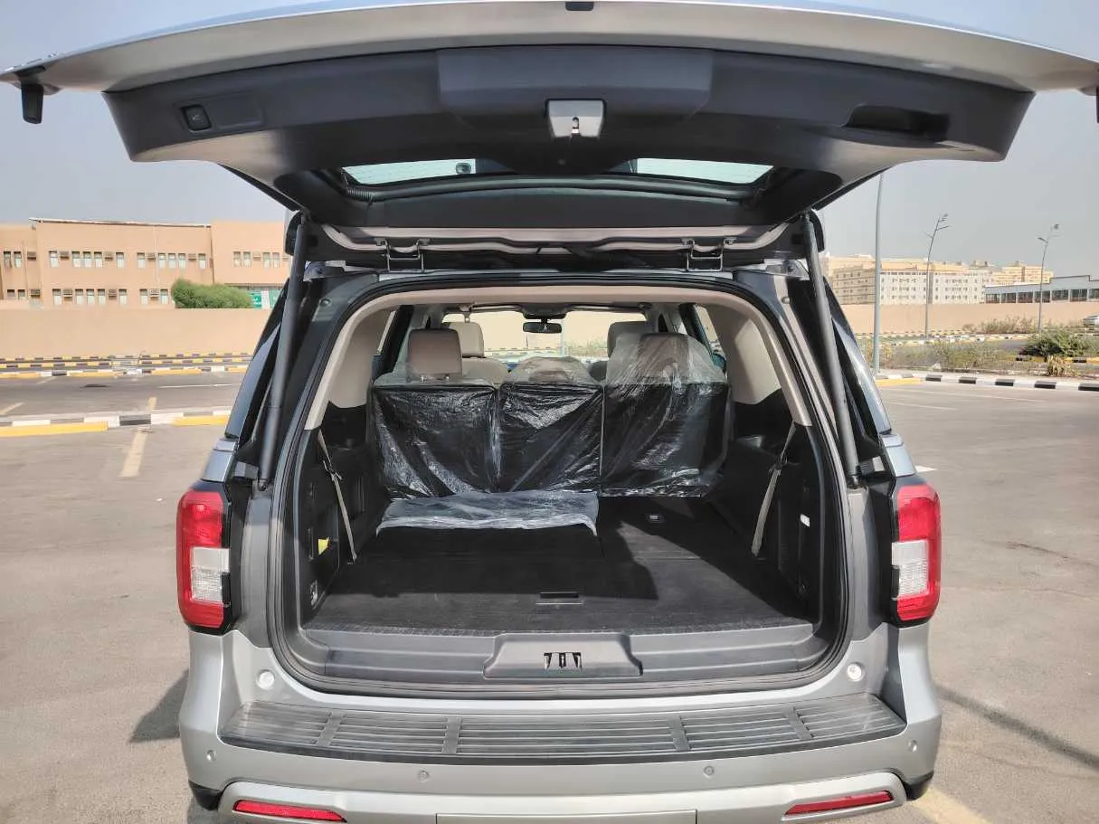 Car image 25
