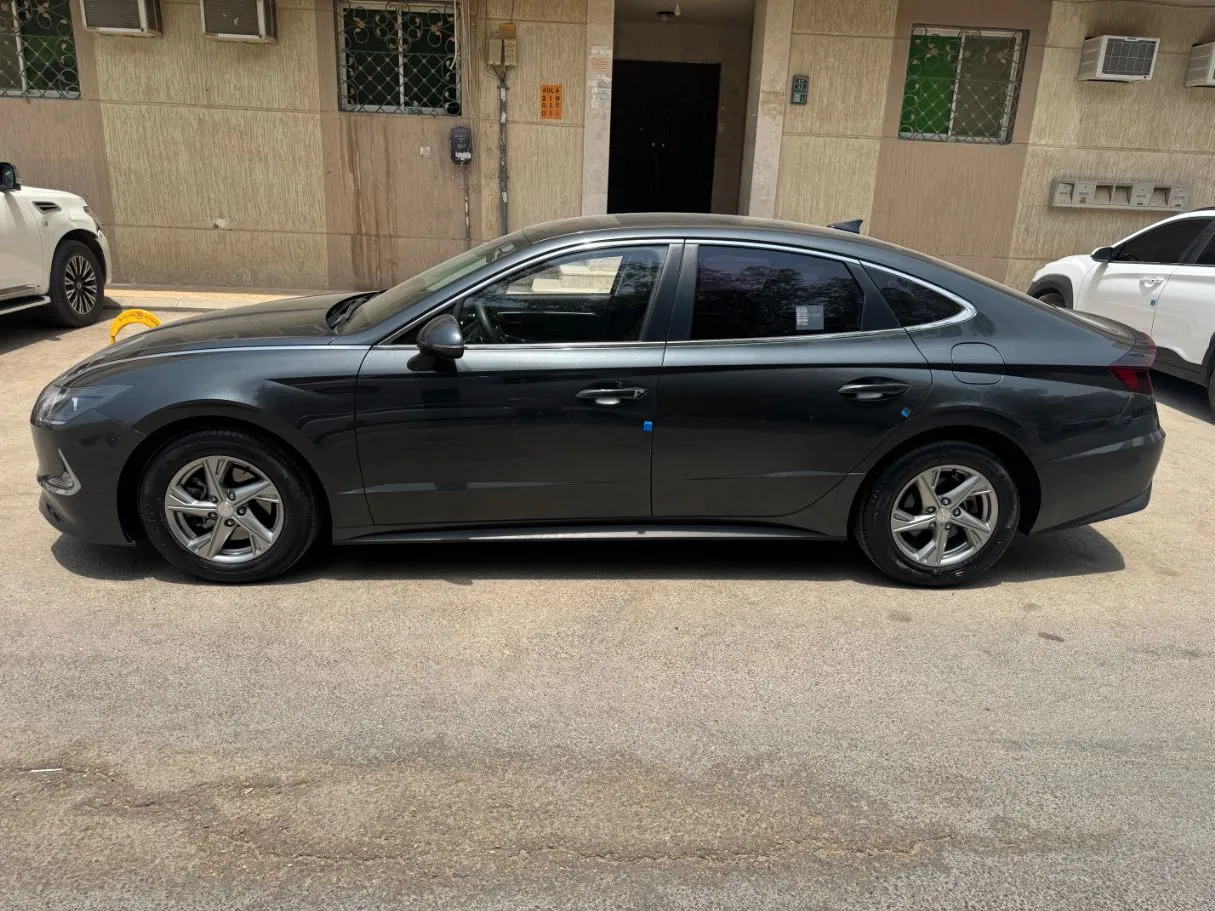 Car image 8