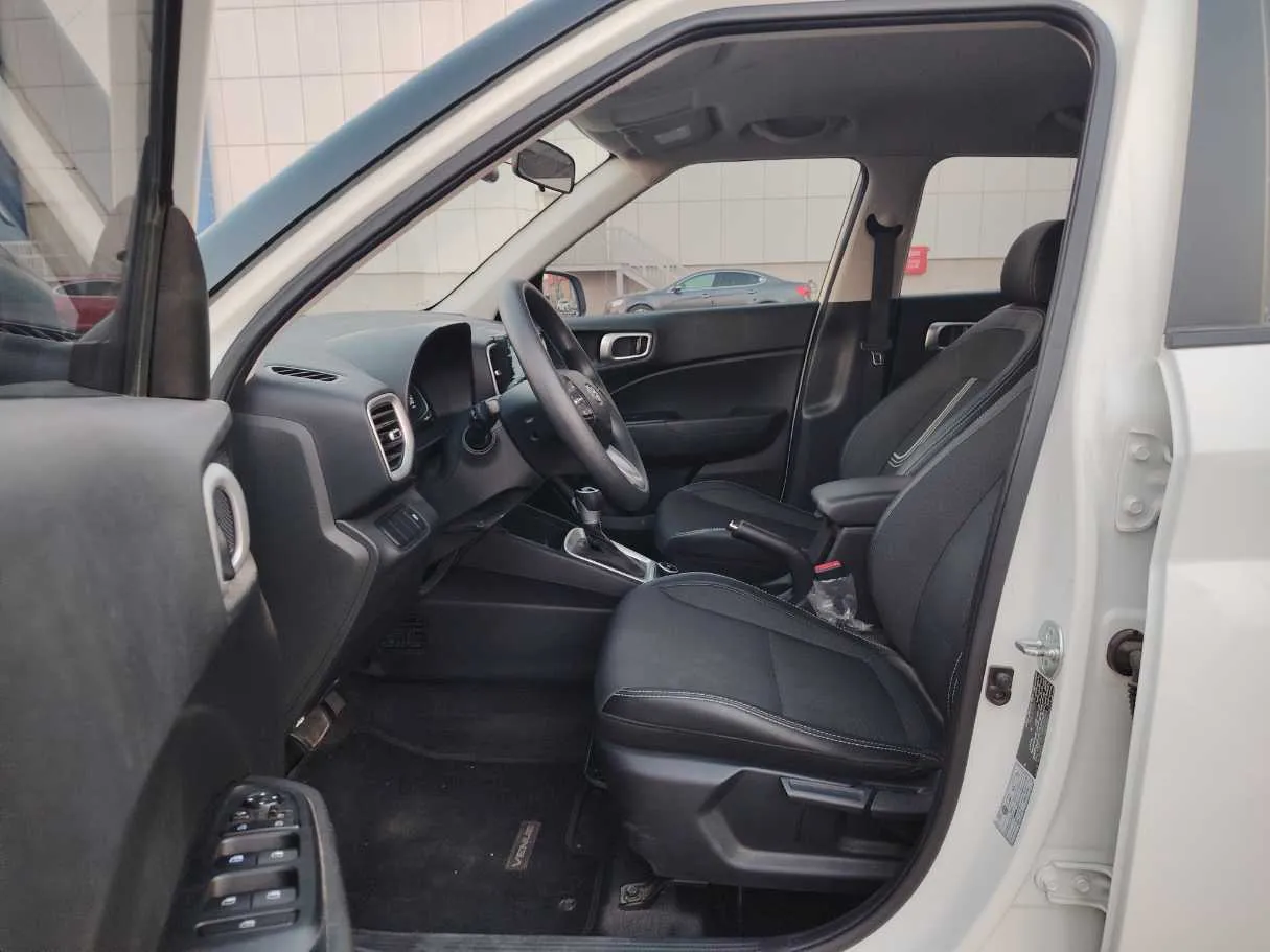 Car image 11