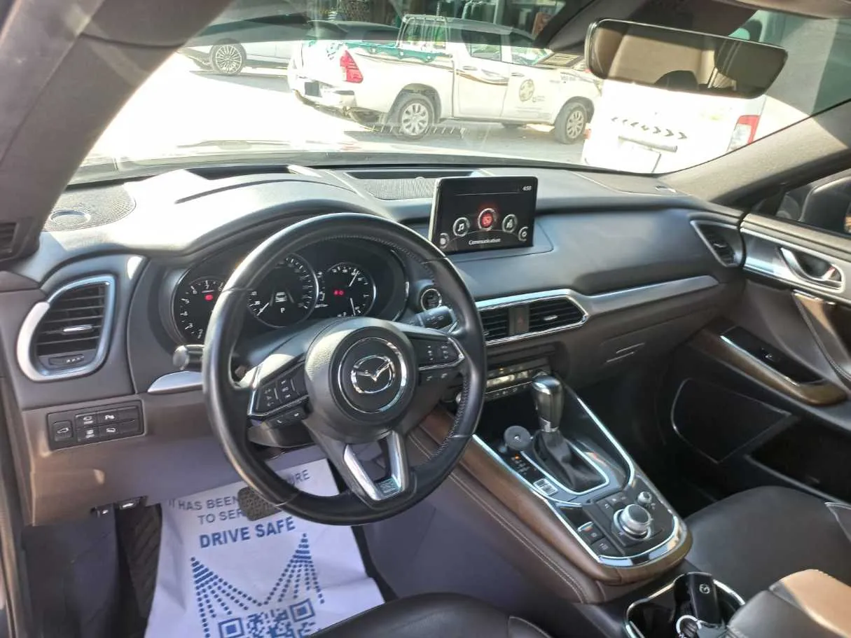 Car image 11