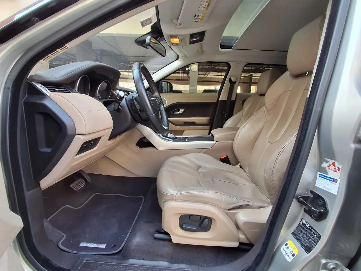 Car image 12