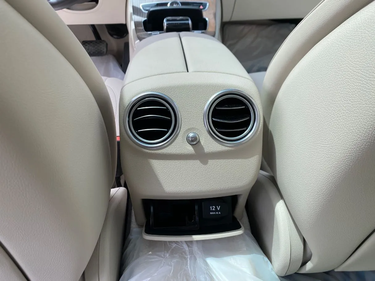 Car image 30