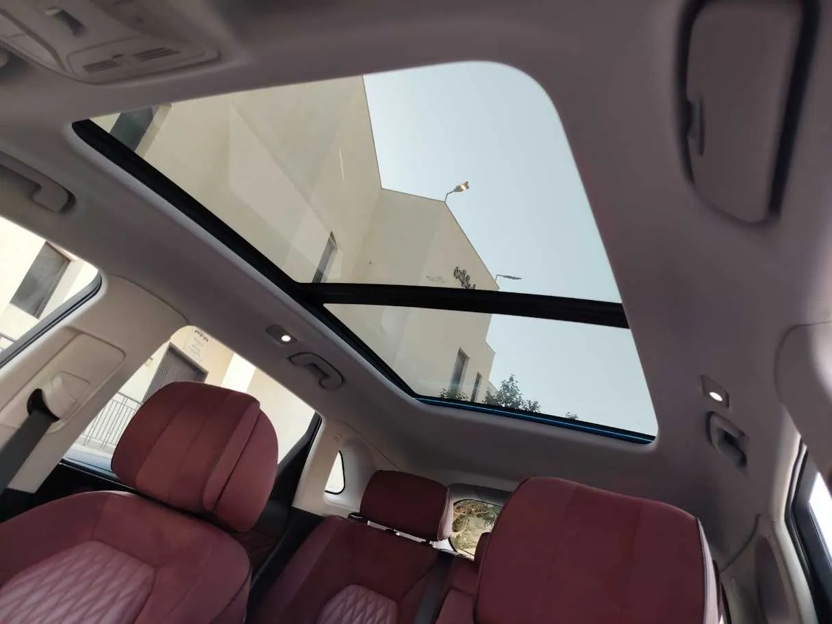 Car image 17