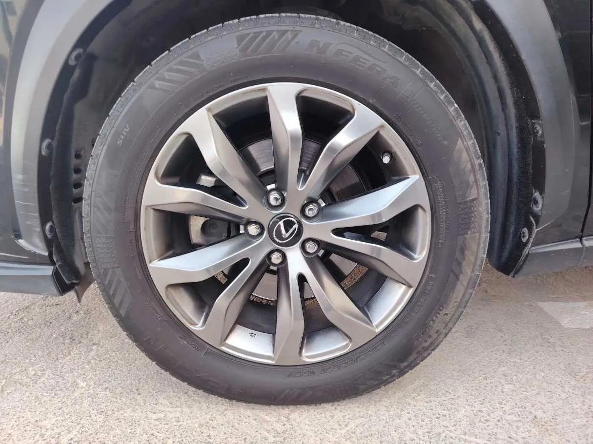 Car image 11