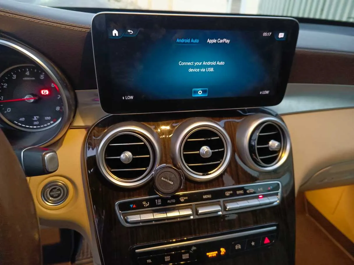 Car image 24