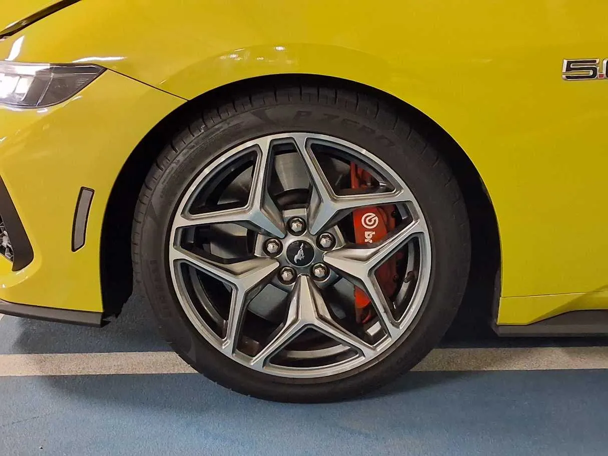 Car image 9