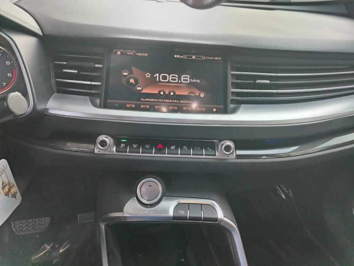 Car image 23