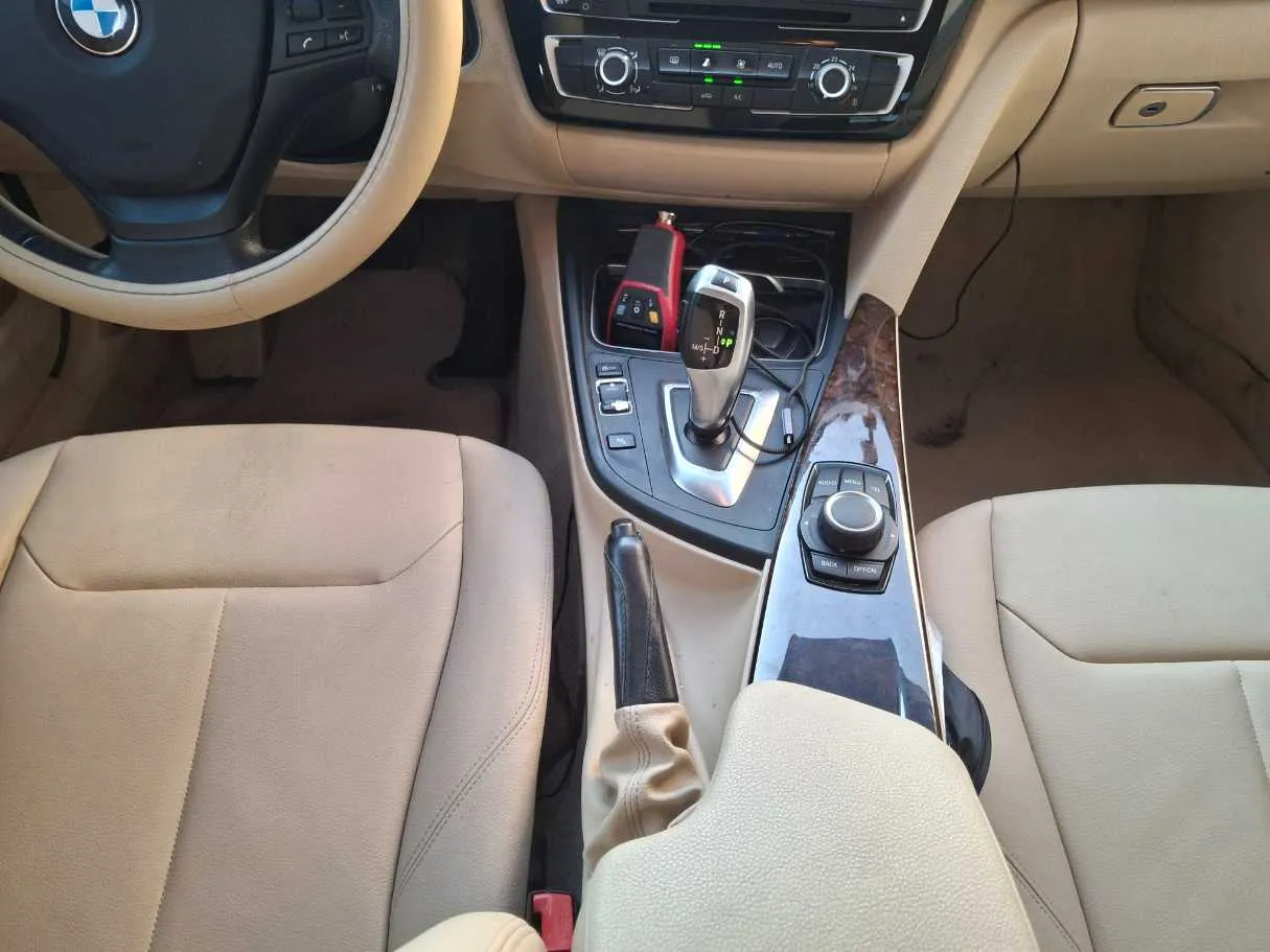 Car image 15