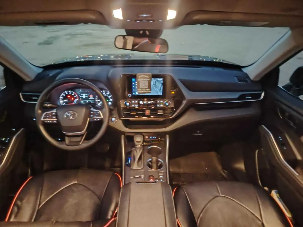 Car image 21