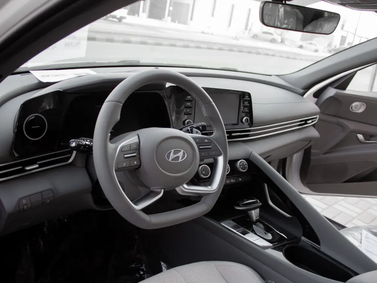Car image 9