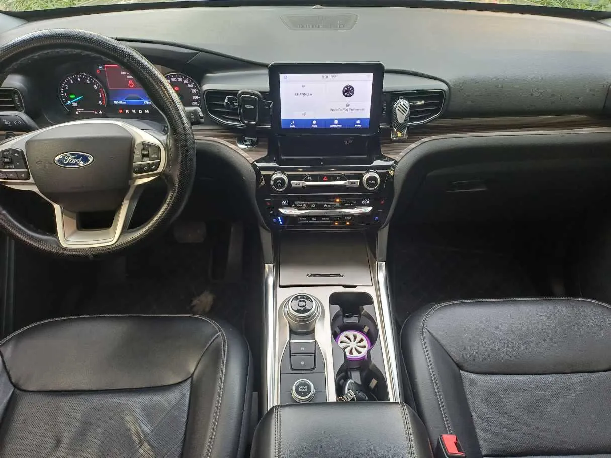 Car image 15