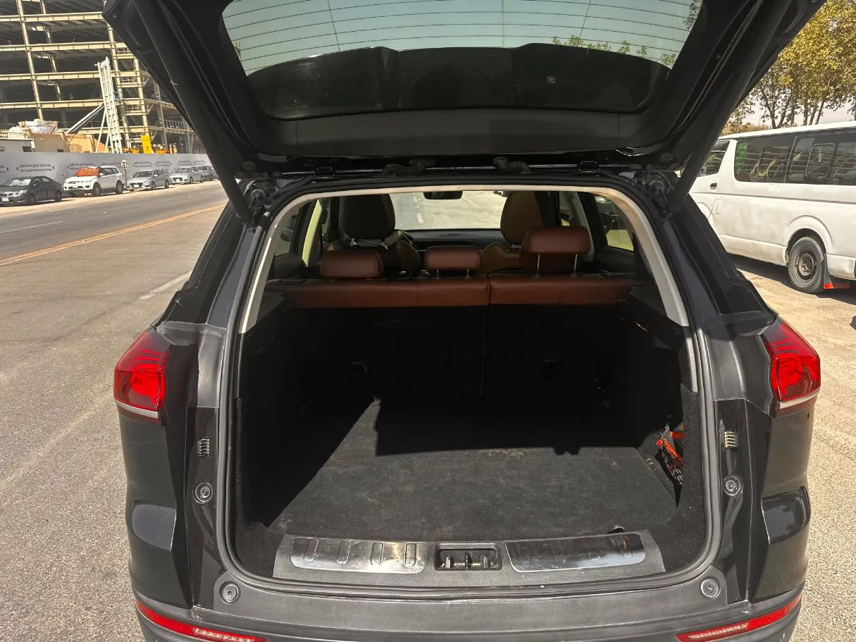 Car image 23