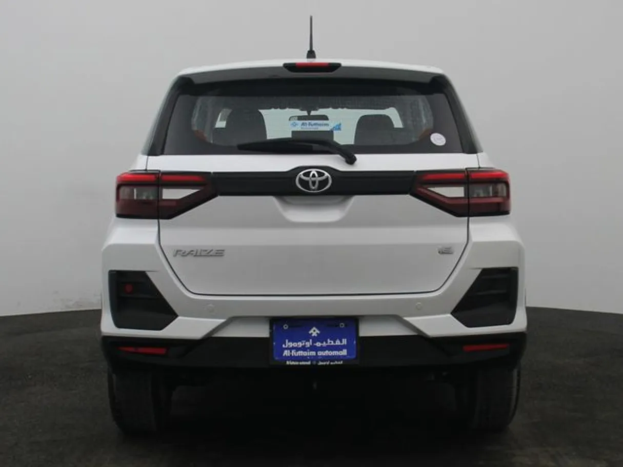 Car image 12