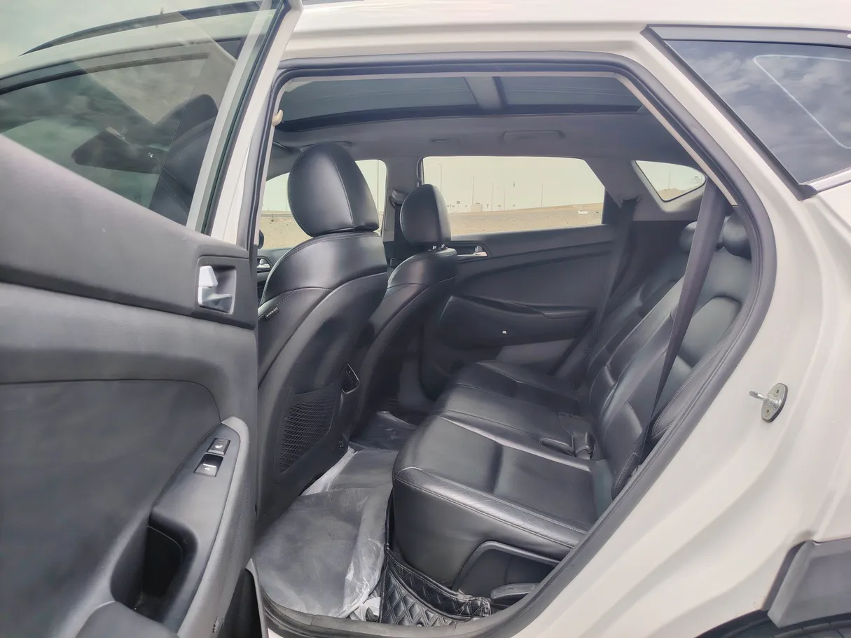 Car image 15
