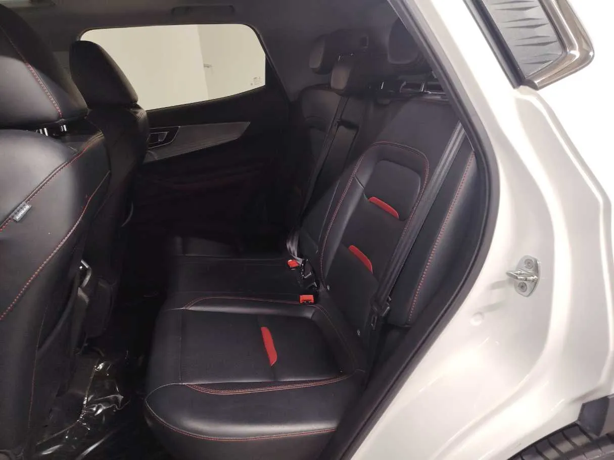 Car image 16