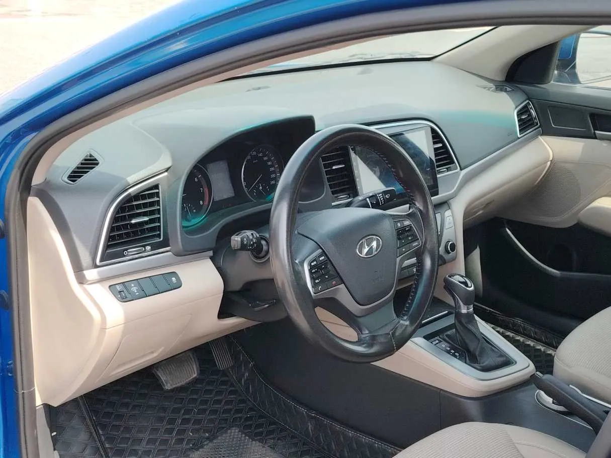 Car image 12
