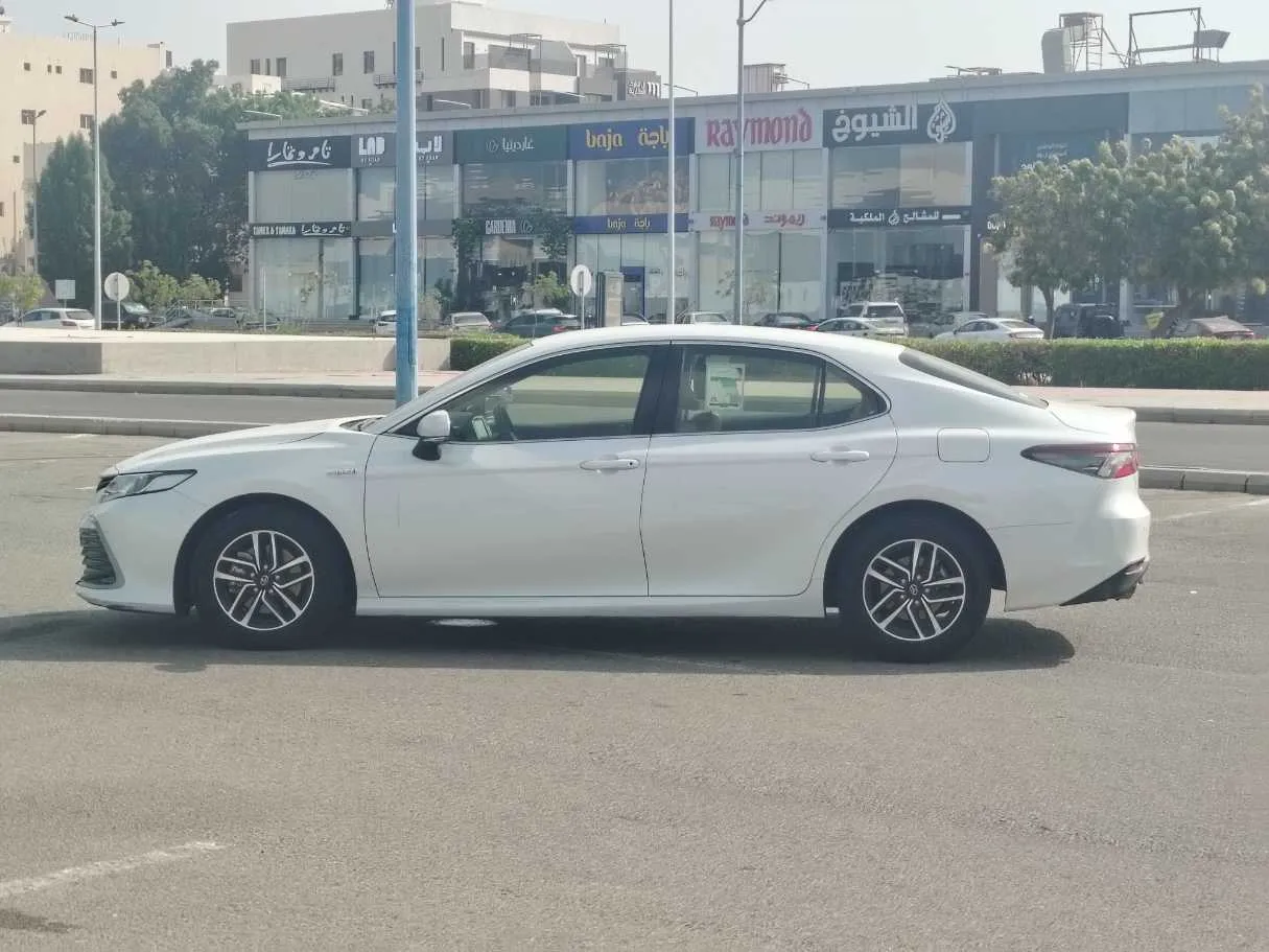 Car image 8