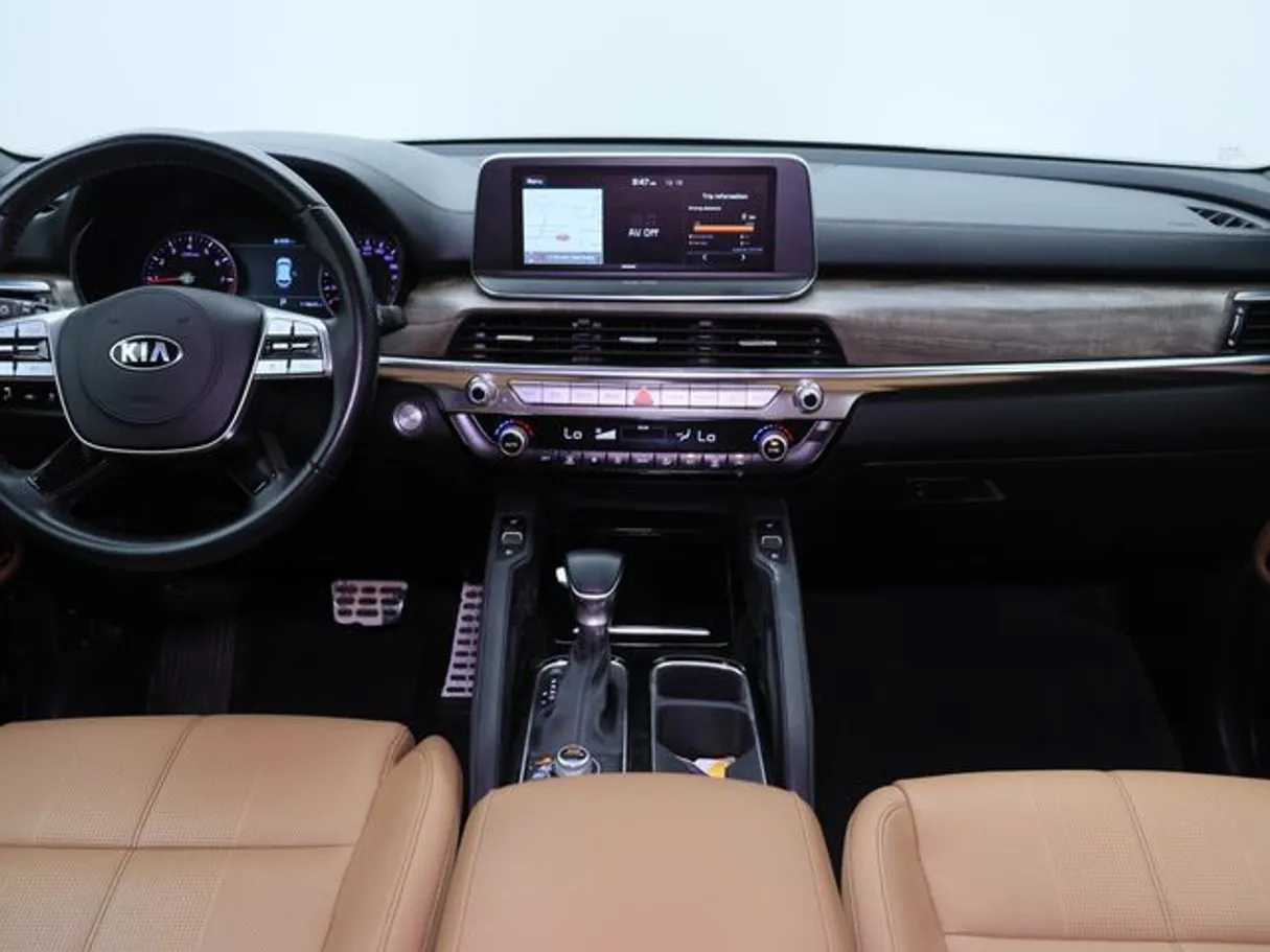 Car image 14