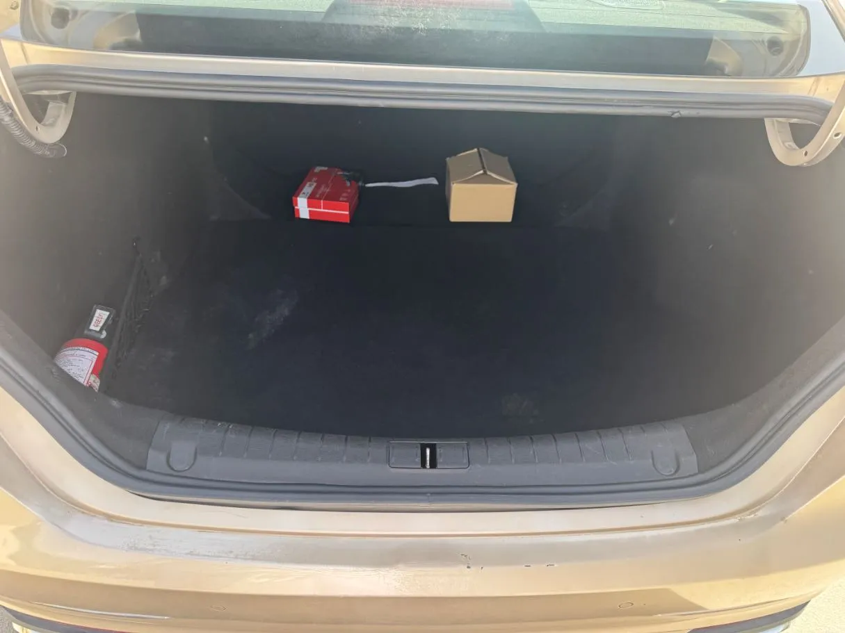Car image 20
