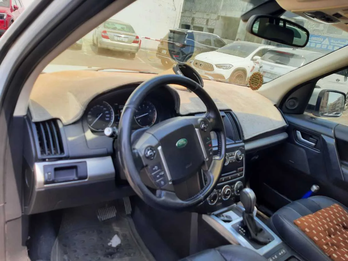 Car image 11