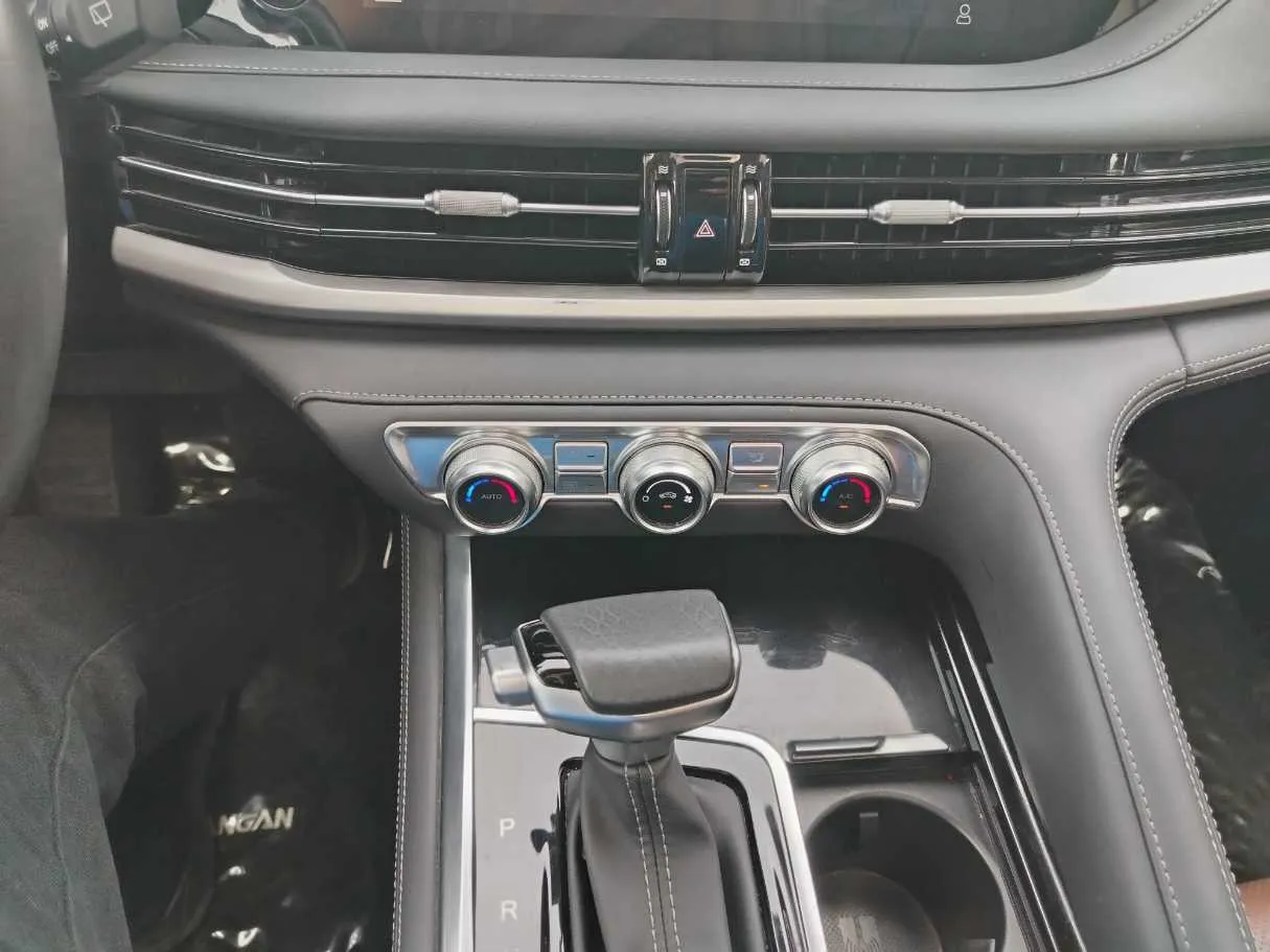 Car image 23