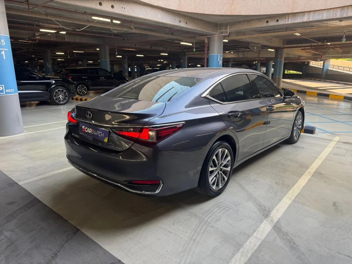 Car image 5