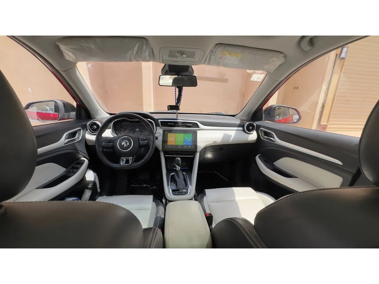 Car image 14