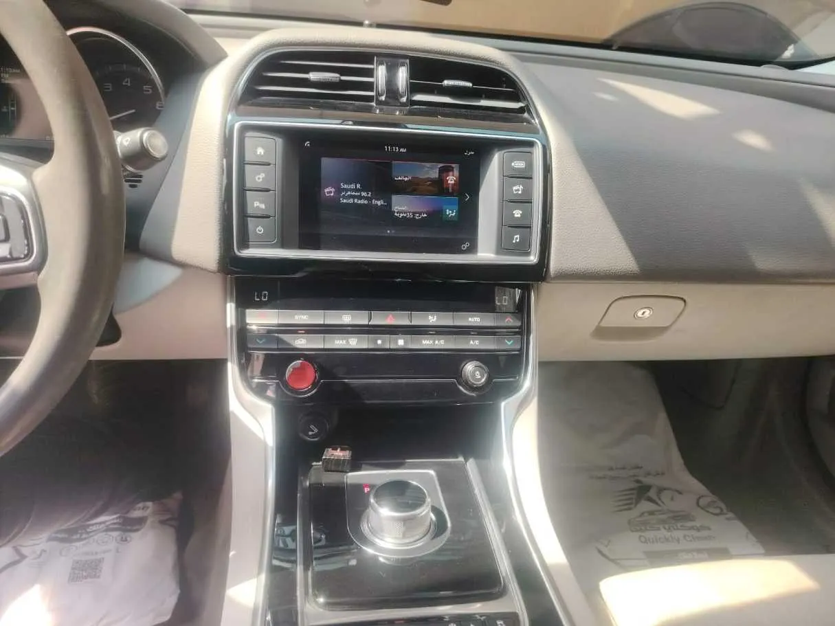 Car image 23