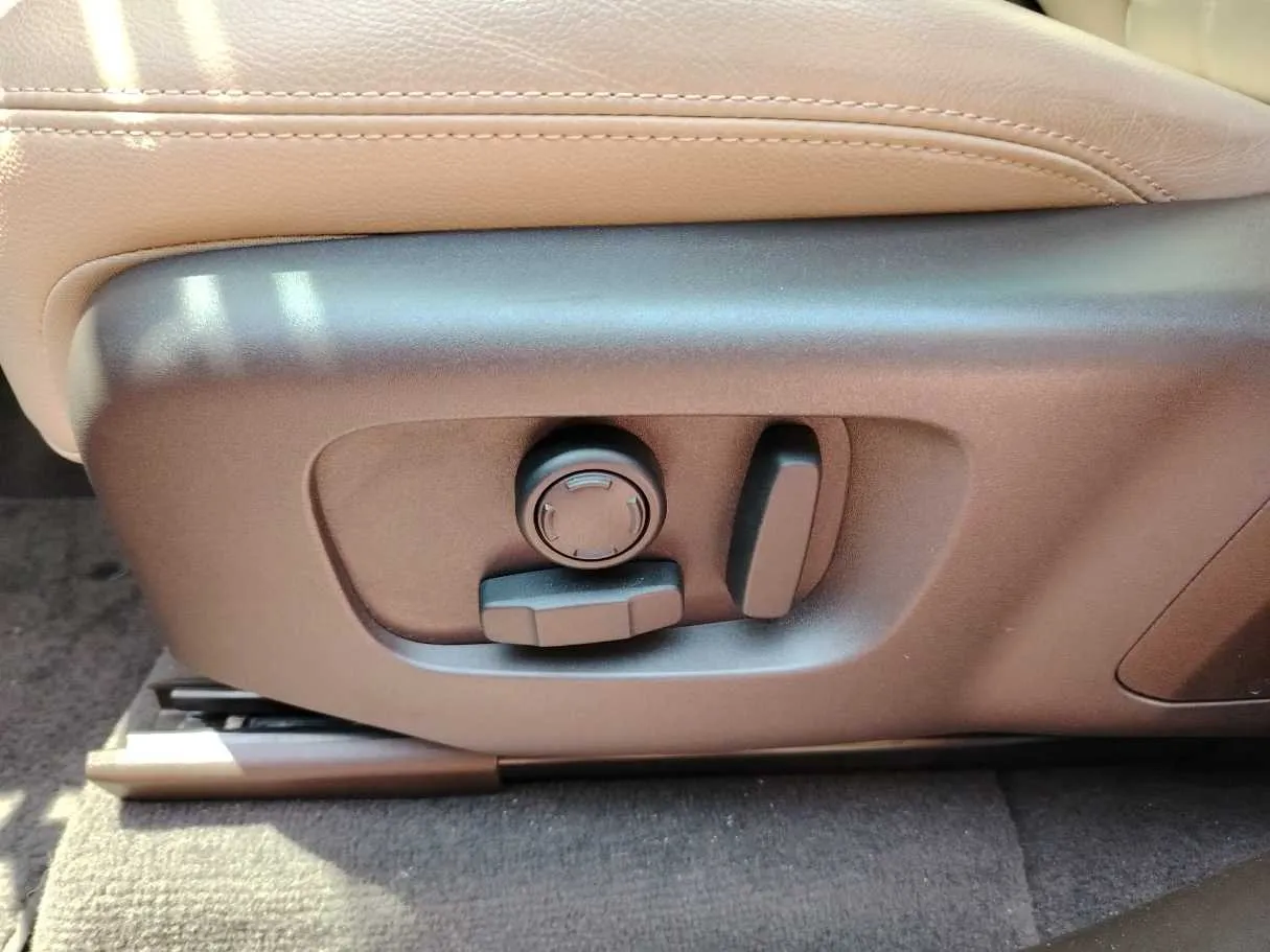Car image 43