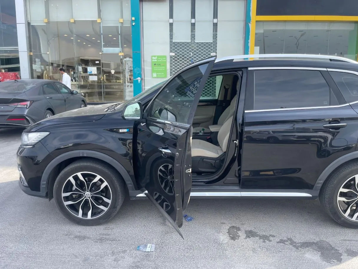 Car image 11