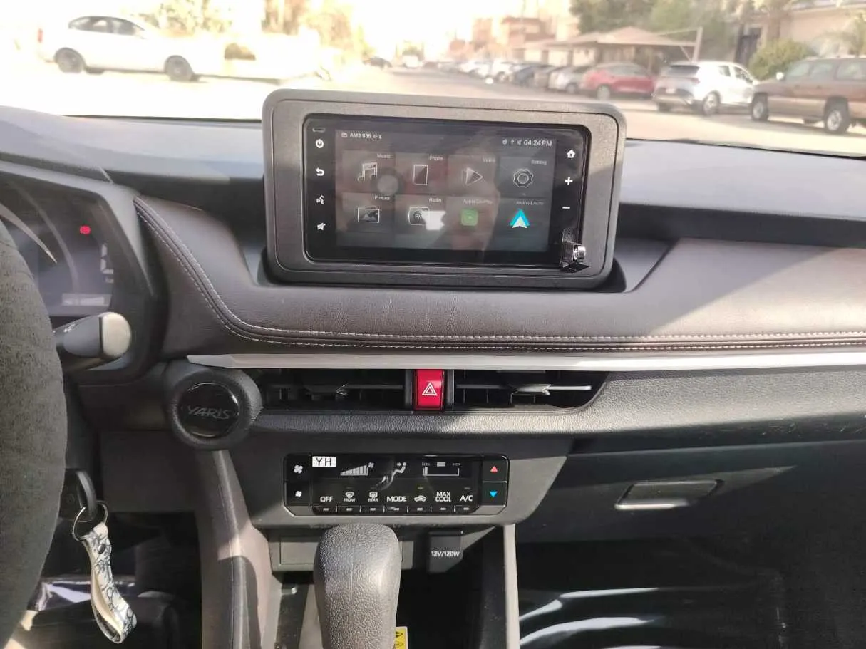Car image 25