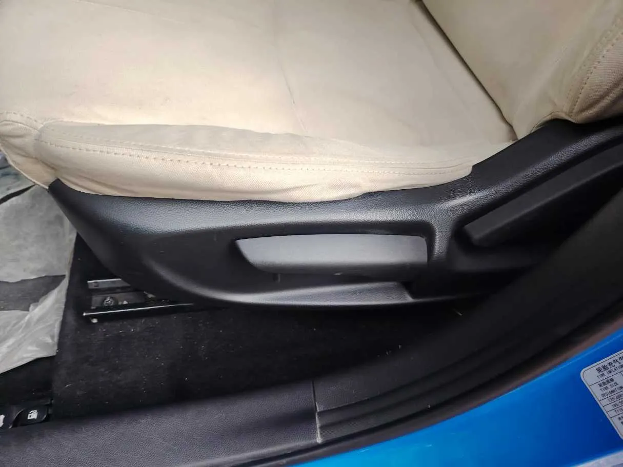 Car image 43