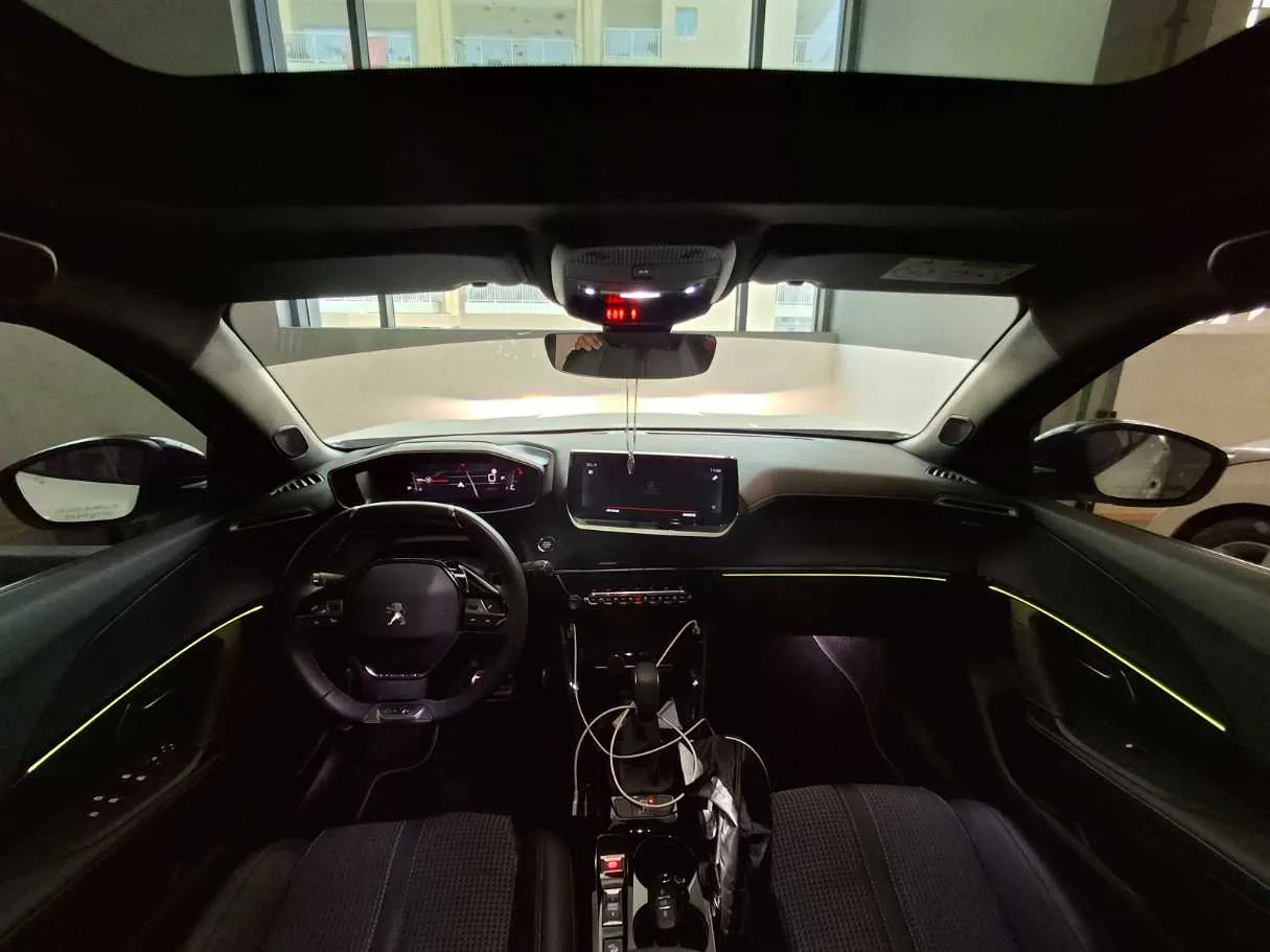 Car image 17